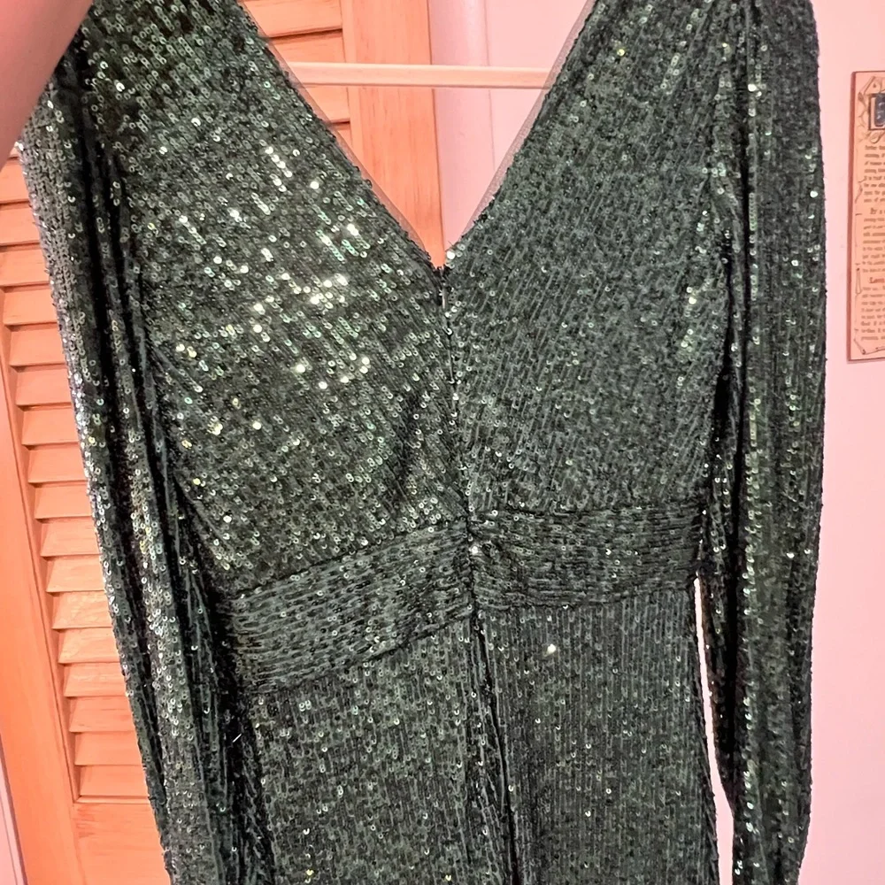 Xscape Dark Green Sequin Long Sleeve Gown sz 4 NWT - Picture 11 of 13
